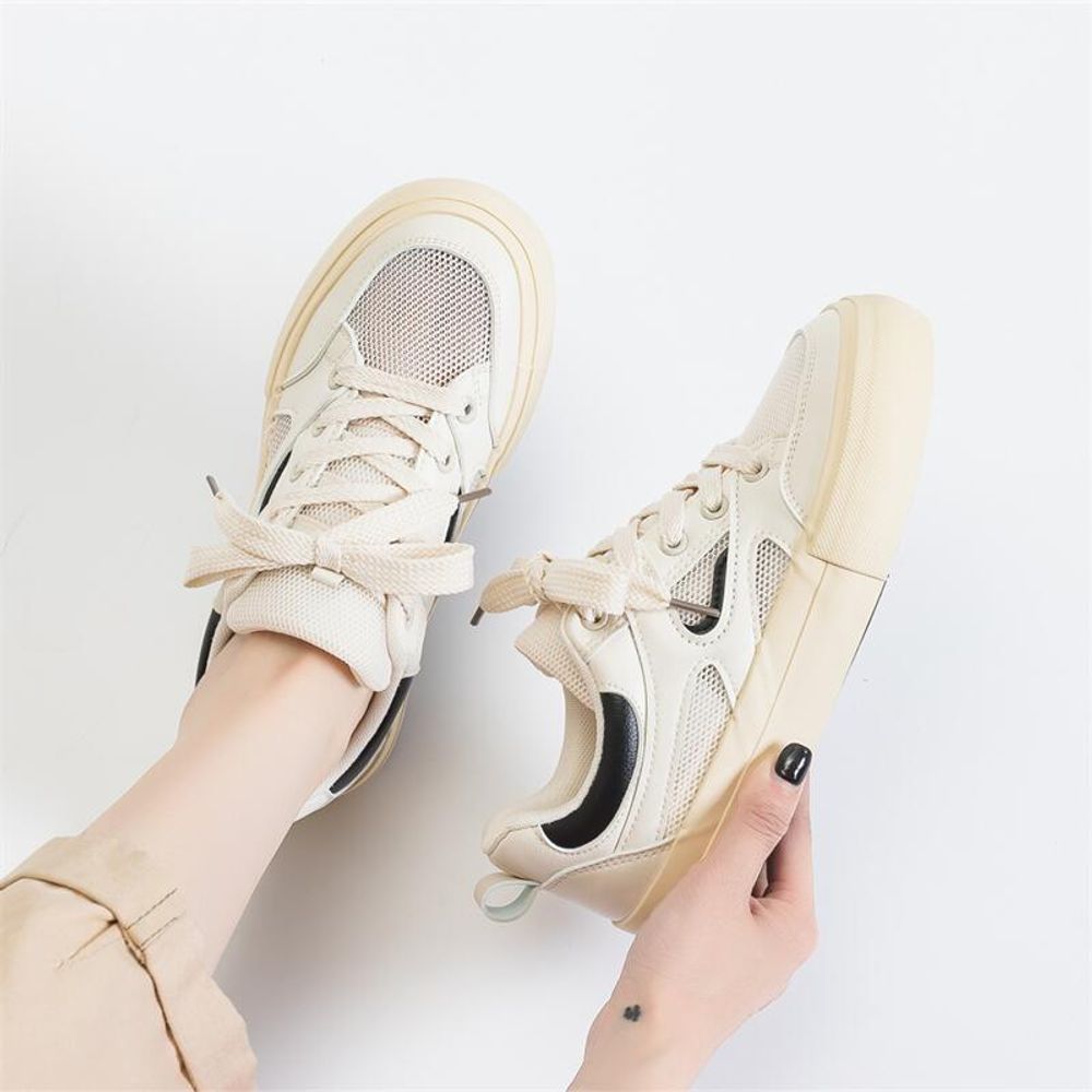 Breathable casual sneakers