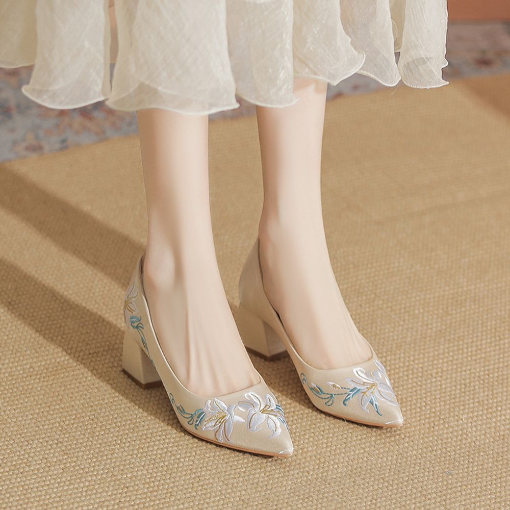 Embroidery  Design Pointed Heels