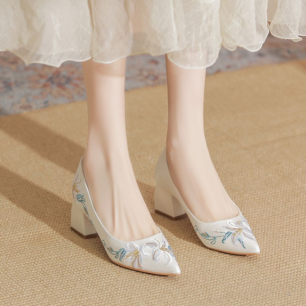 Embroidery  Design Pointed Heels