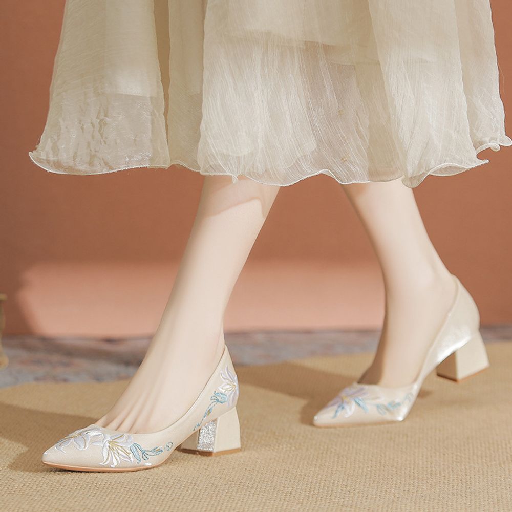 Embroidery  Design Pointed Heels