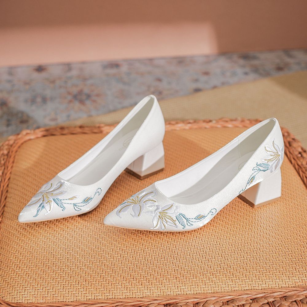 Embroidery  Design Pointed Heels
