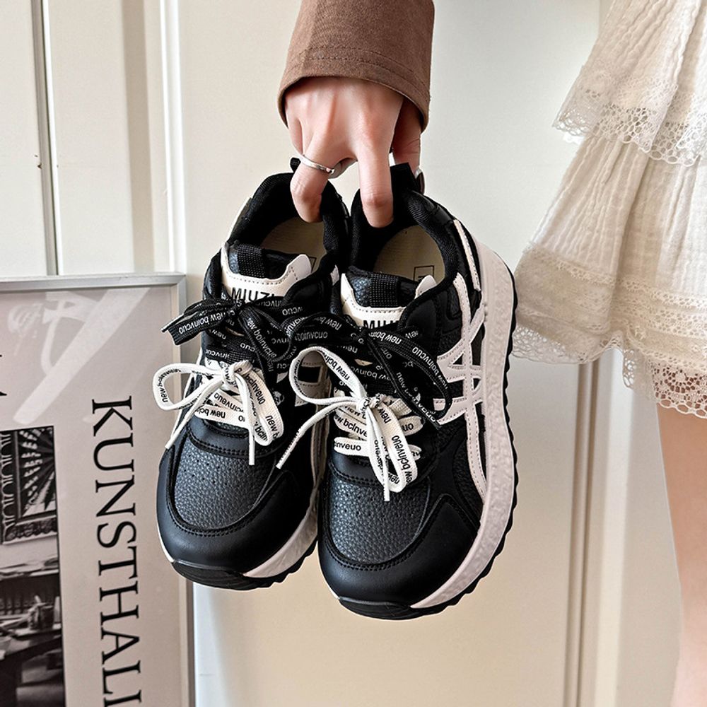 Breathable Mesh Sports Shoes