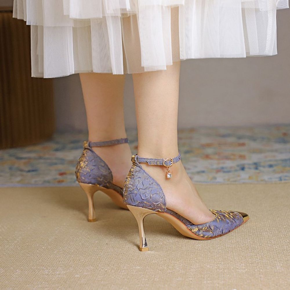 Pointed versatile heels