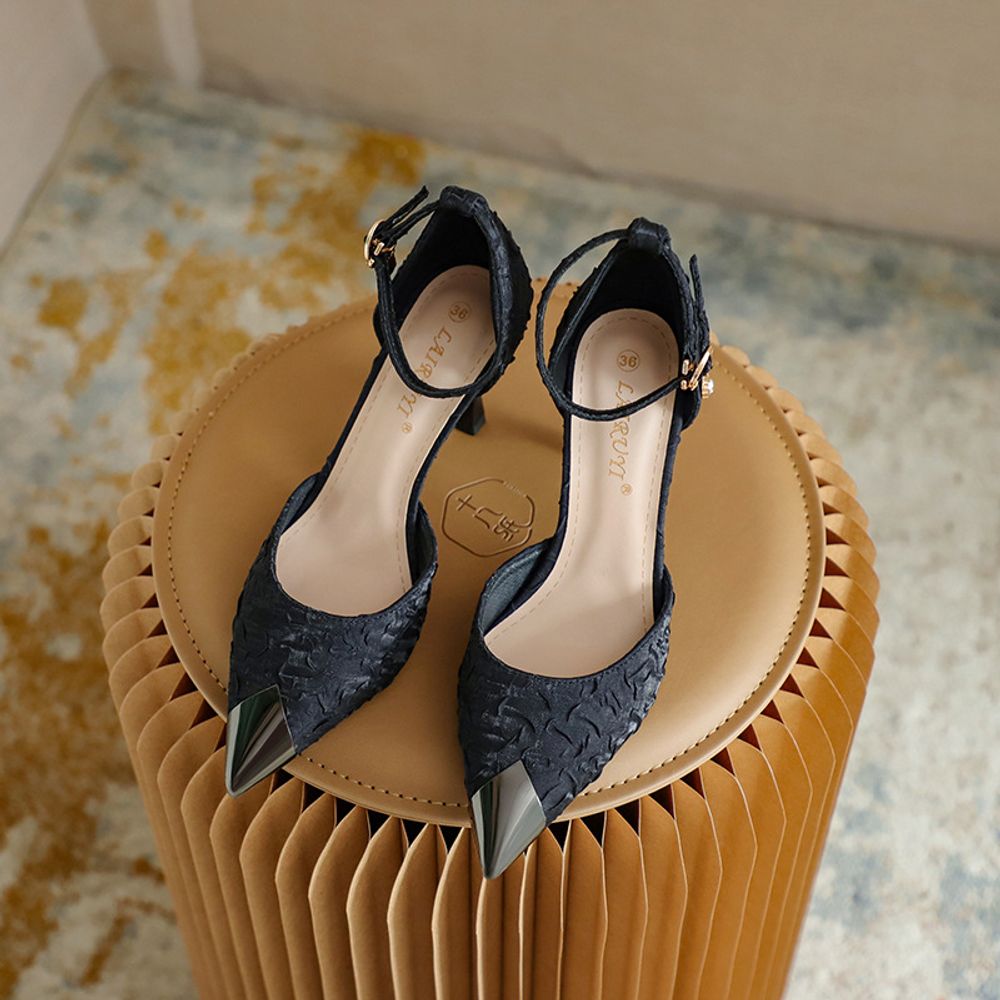 Pointed versatile heels