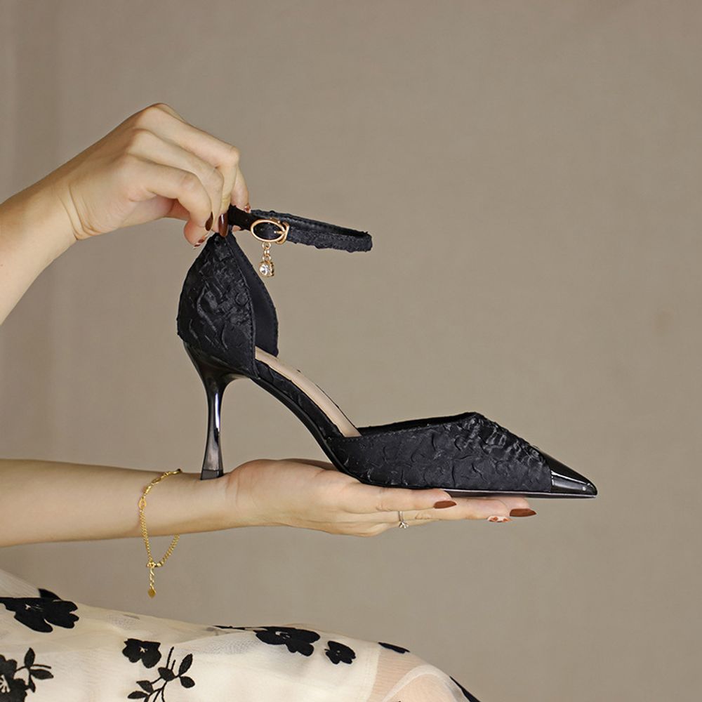 Pointed versatile heels