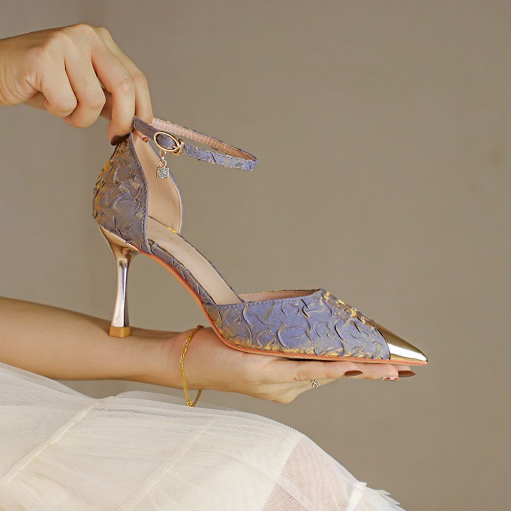 Pointed versatile heels