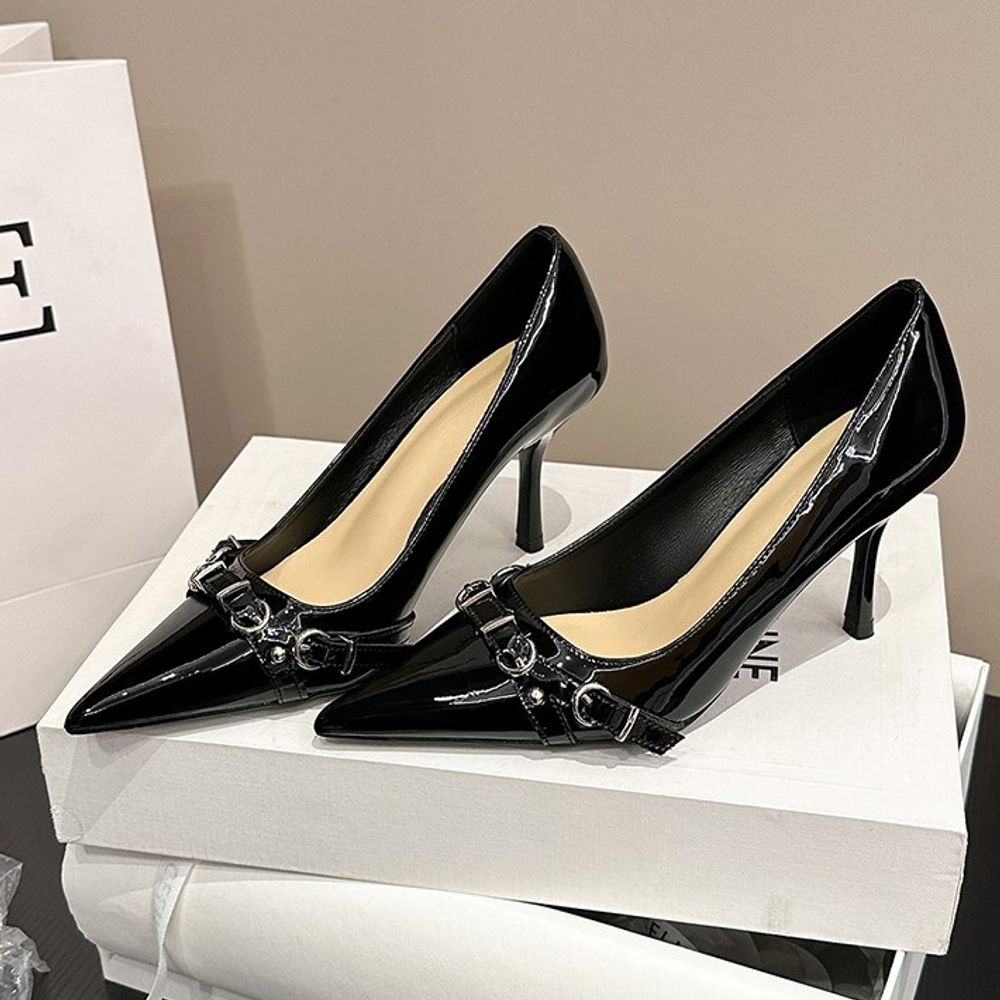 Pointed toe stiletto heel