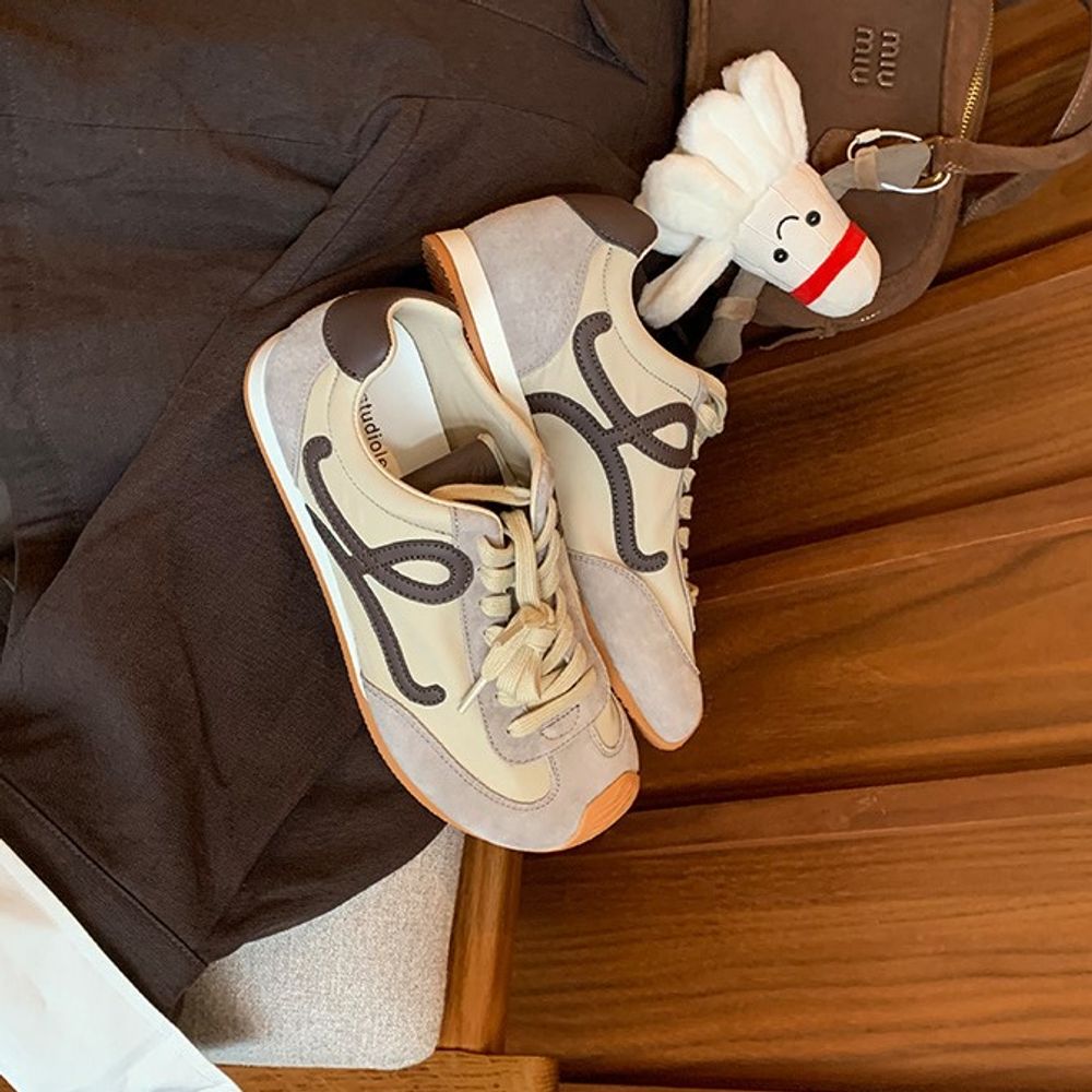 Leather Slight Versatile Sneakers