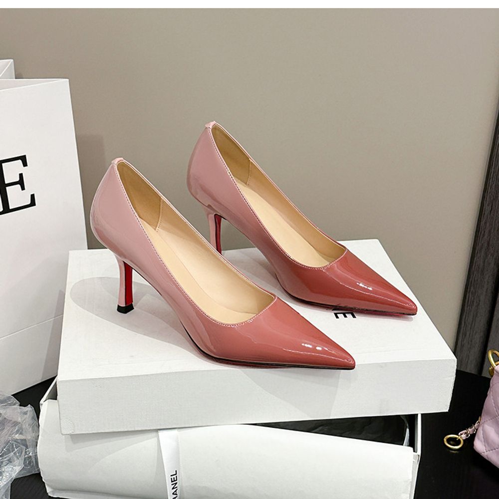 Gradient patent leather pointed toe stiletto heels