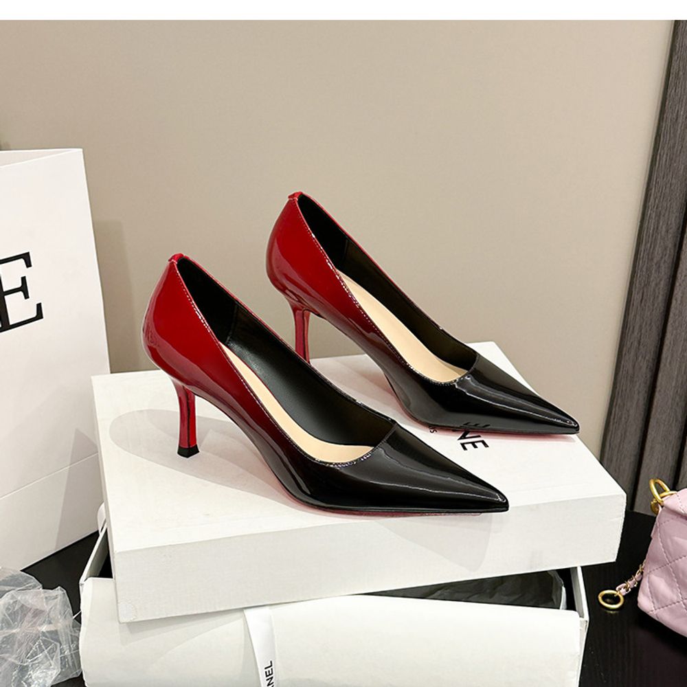 Gradient patent leather pointed toe stiletto heels