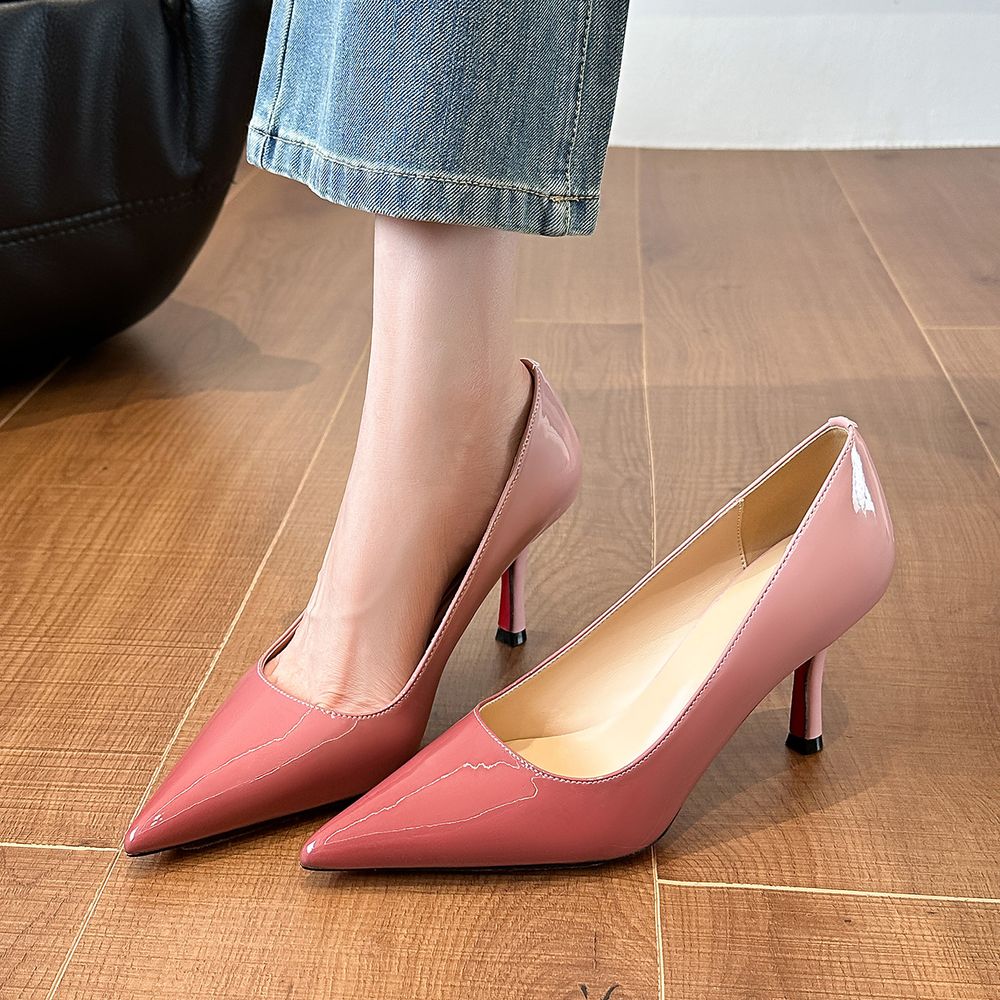Gradient patent leather pointed toe stiletto heels