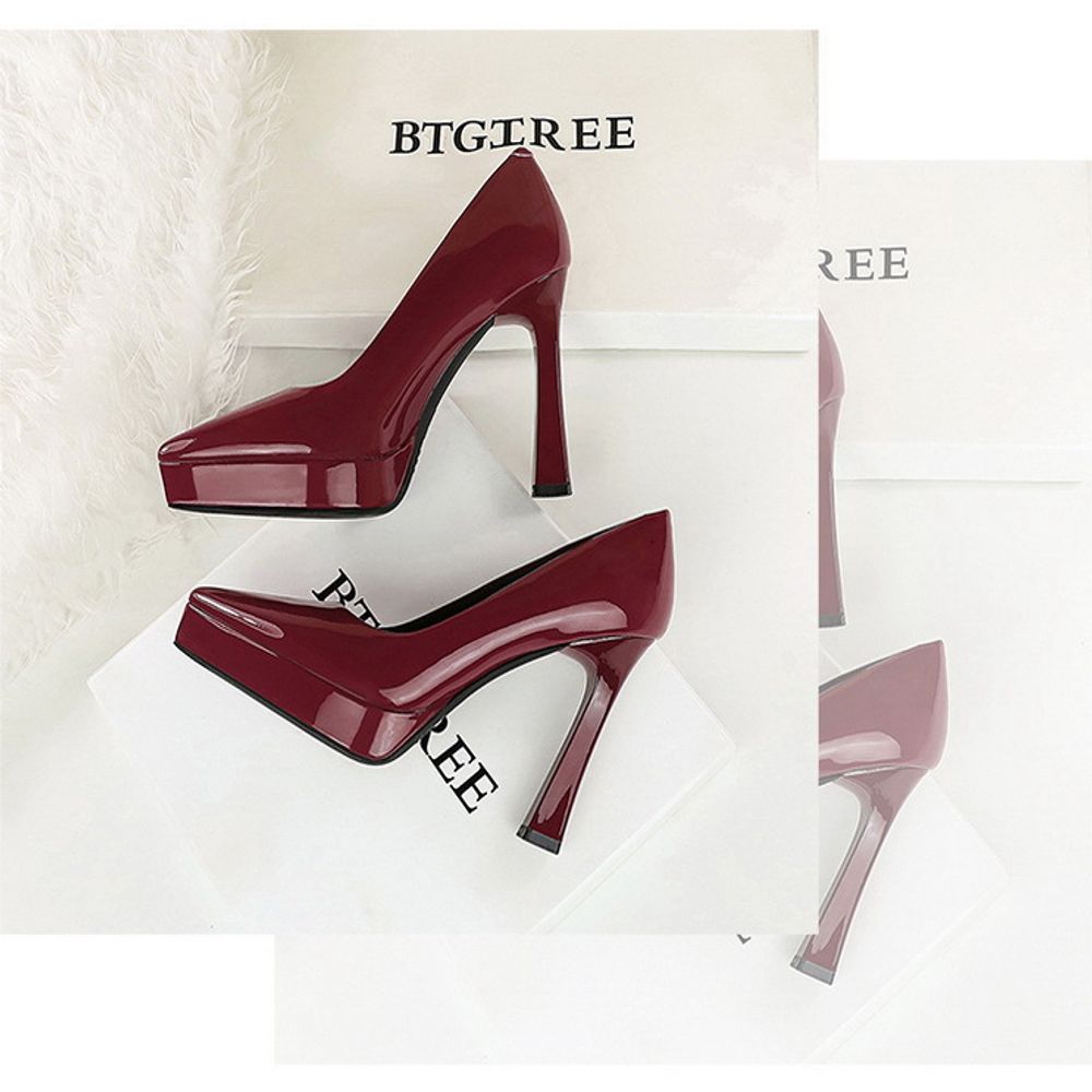 Pointed toe  chunky heel