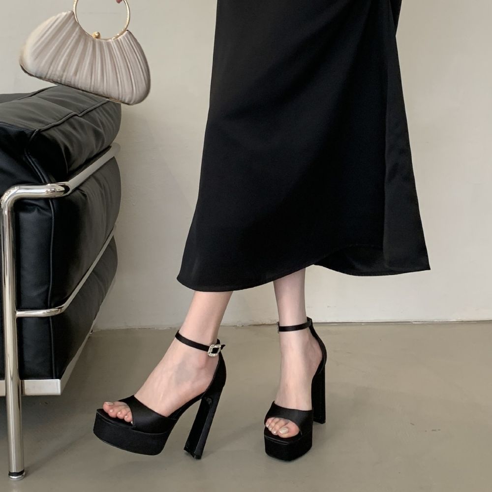 Platform block heel