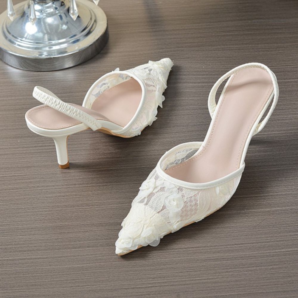 Pointed-toe embroidered lace high heels