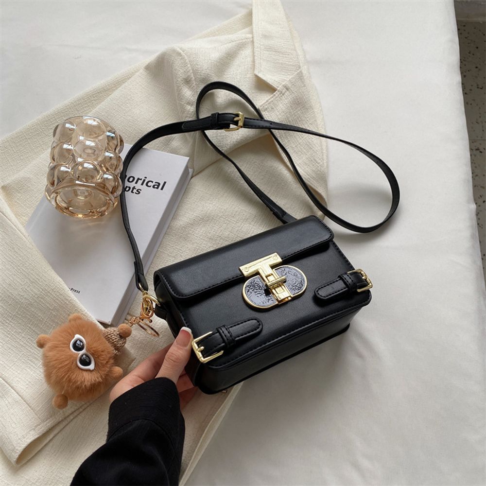 Retro-style small handbag