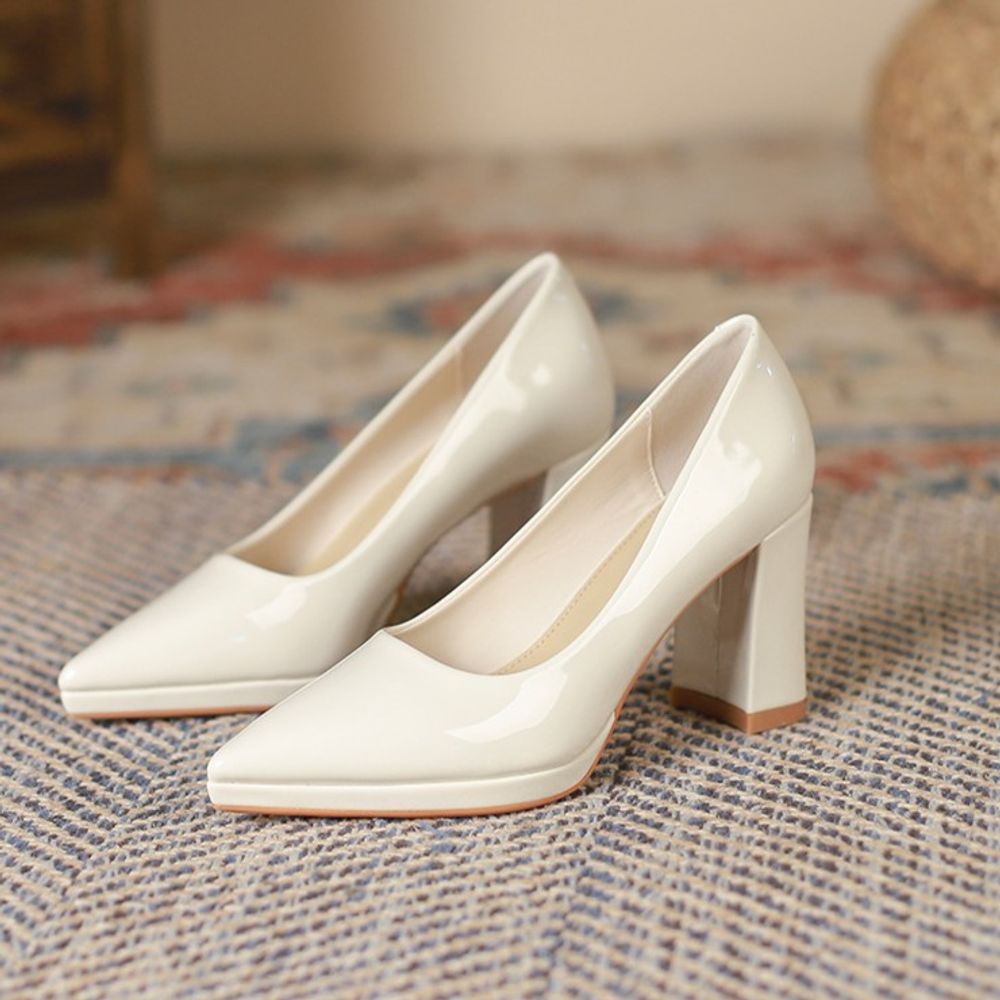 Pointed-toe chunky heel high heels