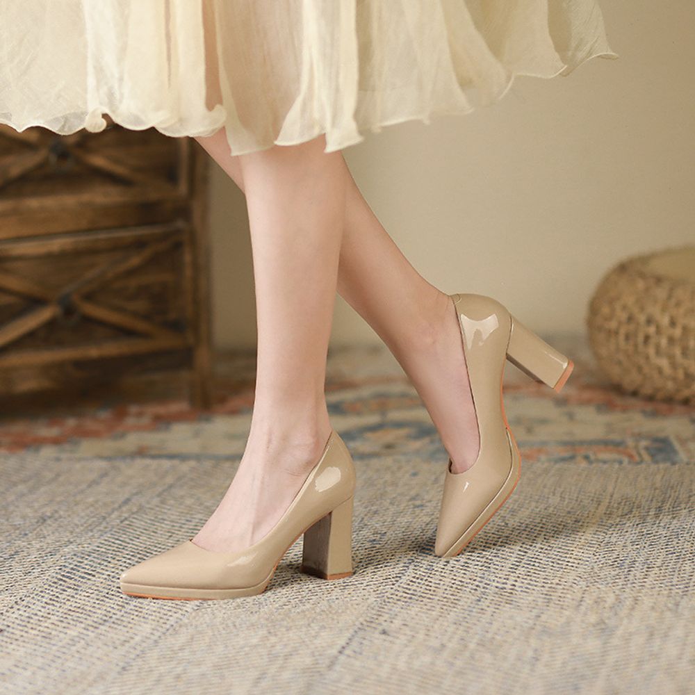 Pointed-toe chunky heel high heels