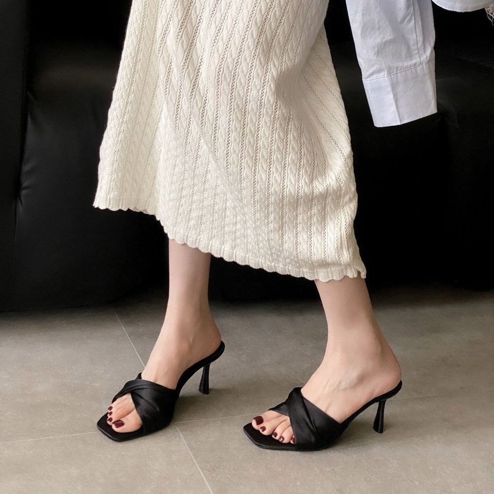 Open-toe sandals