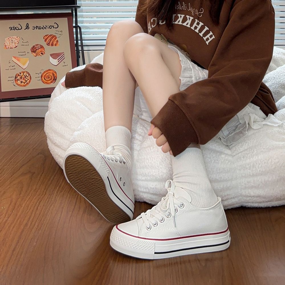 Casual sneakers