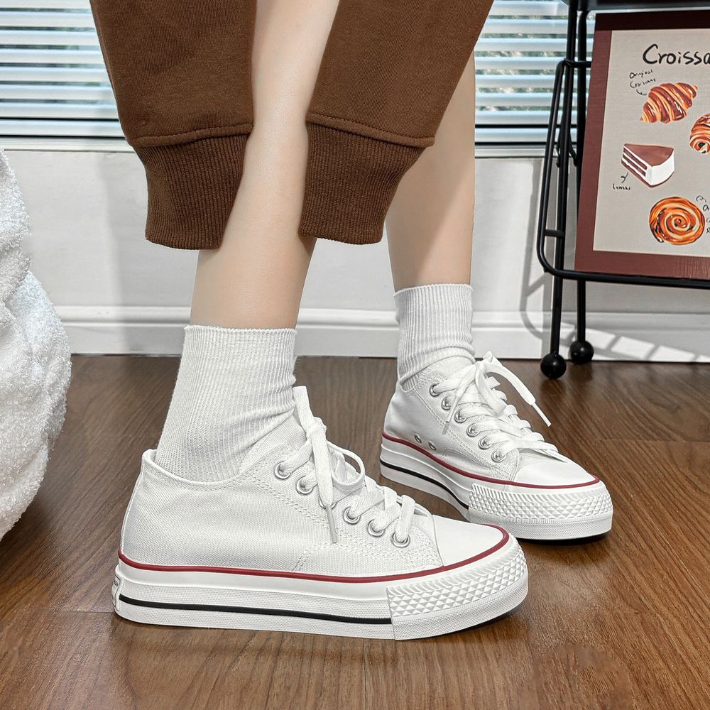 Casual sneakers