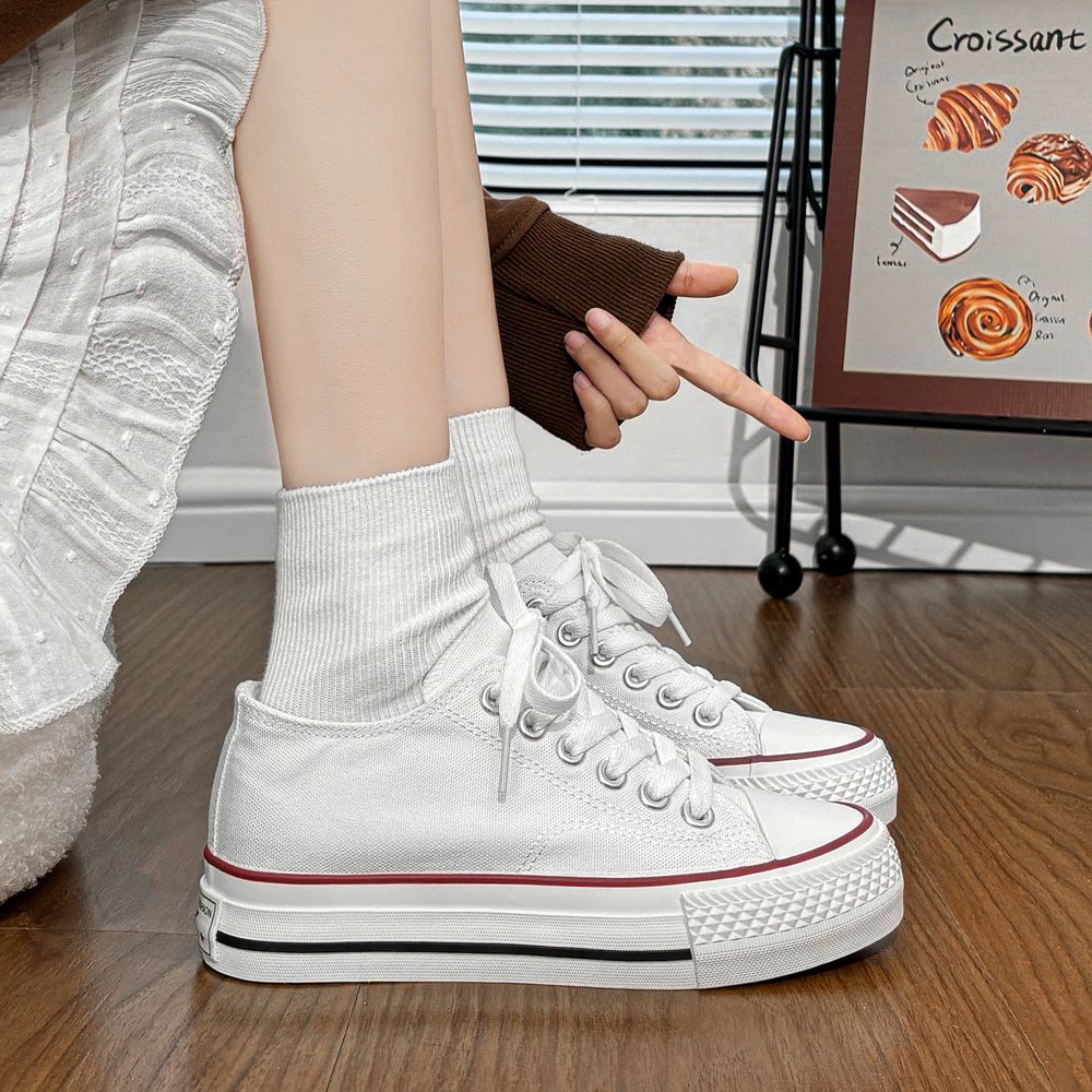 Casual sneakers