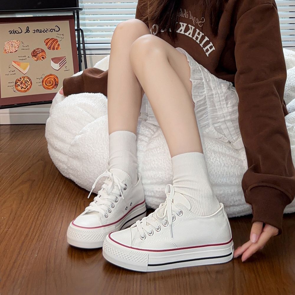 Casual sneakers