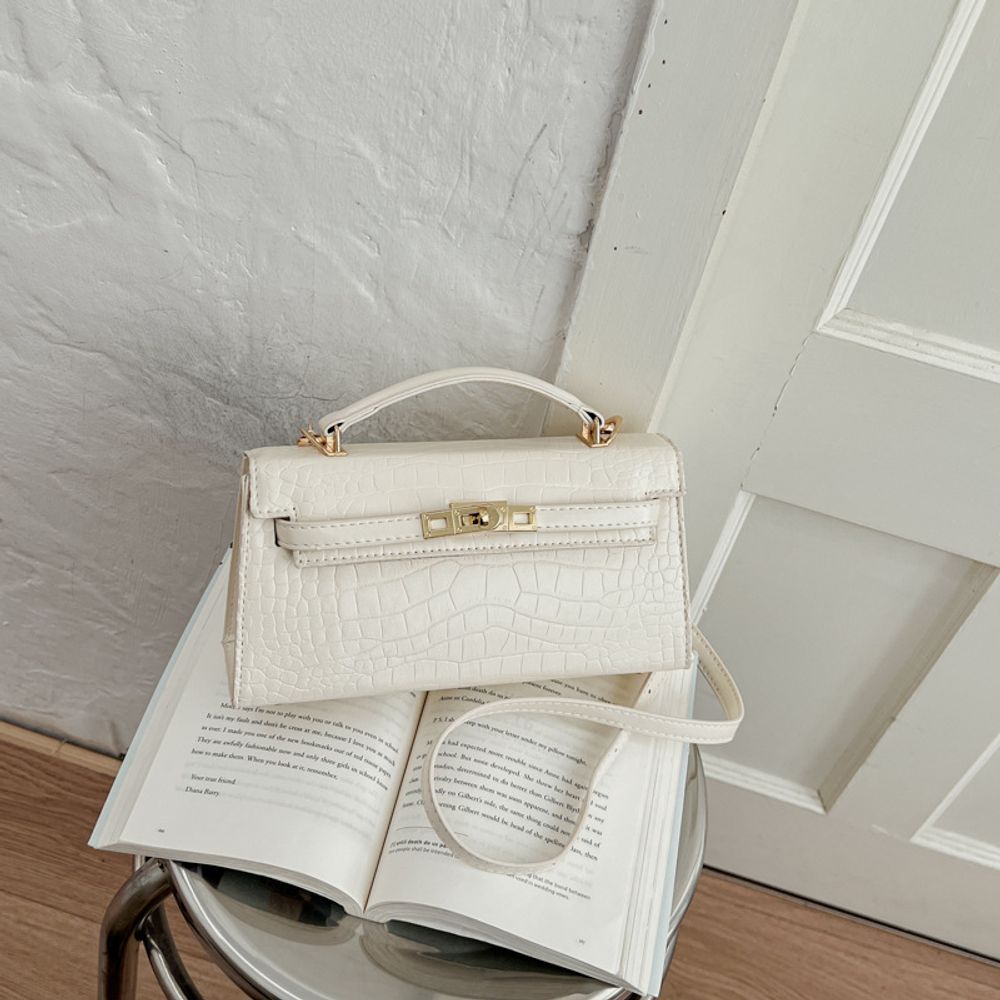Trendy Patterned Handbag