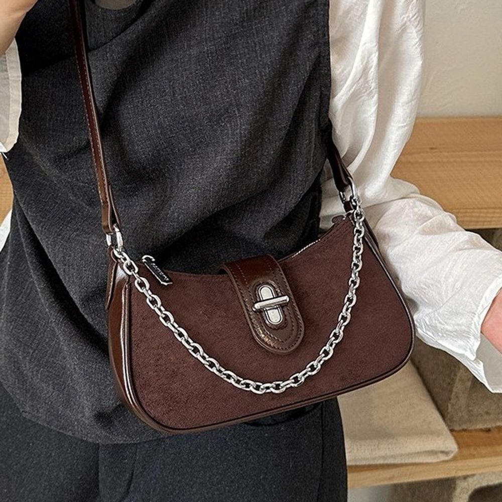 Small Chained Shoulder Bag