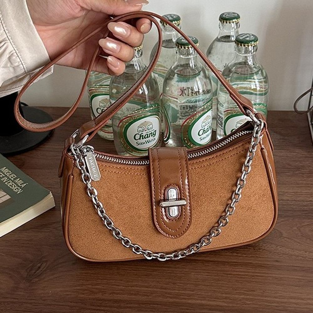 Small Chained Shoulder Bag